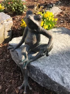 Bronzefigur Froschkönig Sitzend Groß (Art.Nr. 89015)